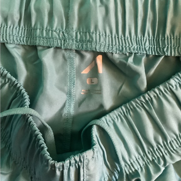 Alive Magnetics Athletic Shorts Size Large - Picture 8 of 11